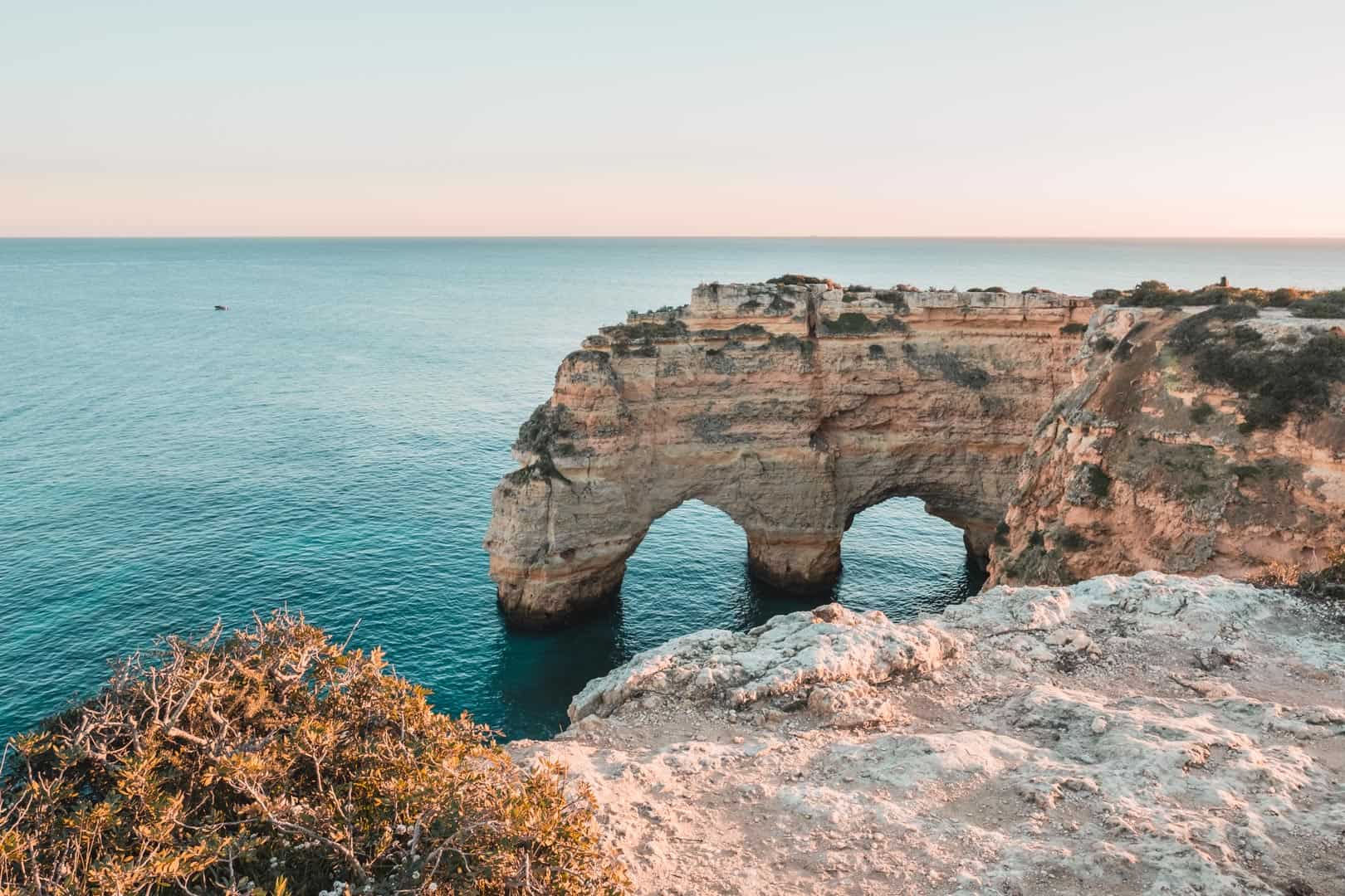 Where is the heart-shaped rock in Algarve, Portugal - map included